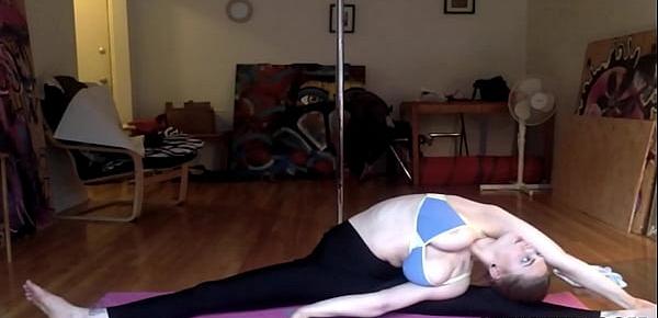  Big natural tits brunette does yoga live on webcam